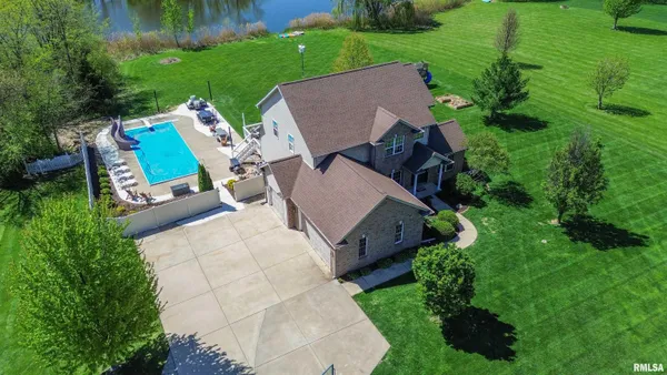 $630,000 | 26805 Liberty Lane, Washington, IL 61571