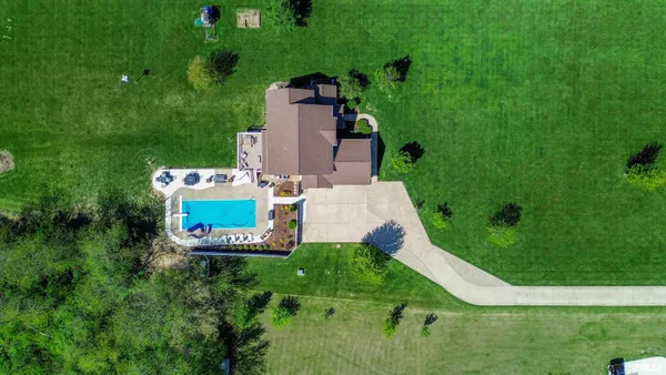 $630,000 | 26805 Liberty Lane, Washington, IL 61571
