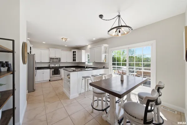 $630,000 | 26805 Liberty Lane, Washington, IL 61571