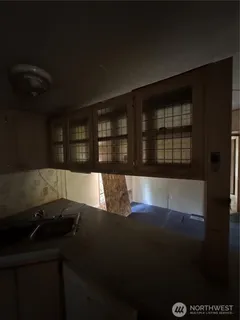 a view of empty room with window