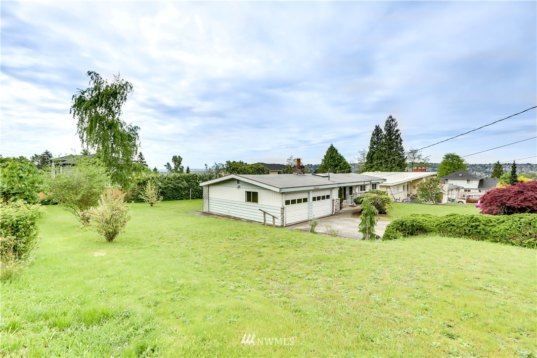1909 Northeast 14th Street Renton, WA 98056 - Photo 1 of 25 Gallery Image 1