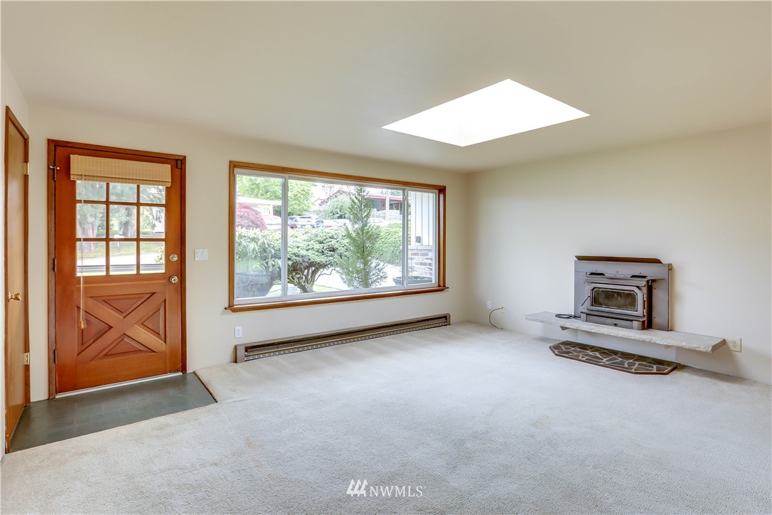 1909 Northeast 14th Street Renton, WA 98056 - Photo 4 of 25 Gallery Image 4