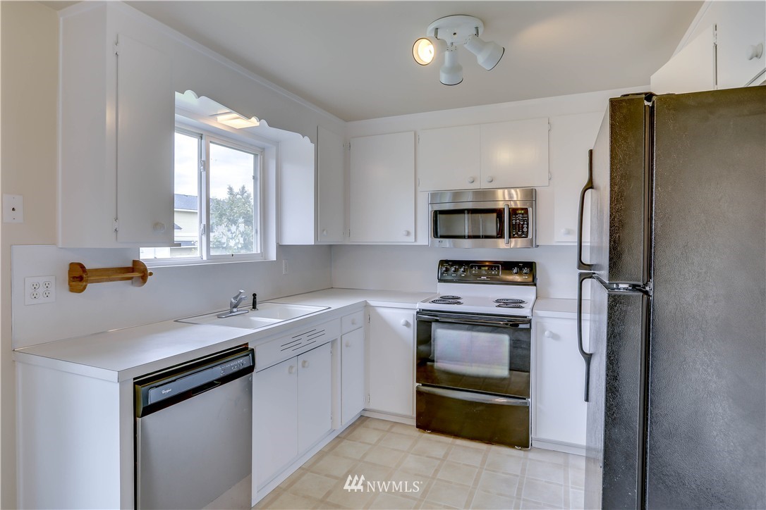 1909 Northeast 14th Street Renton, WA 98056 - Photo 8 of 25 Gallery Image 8