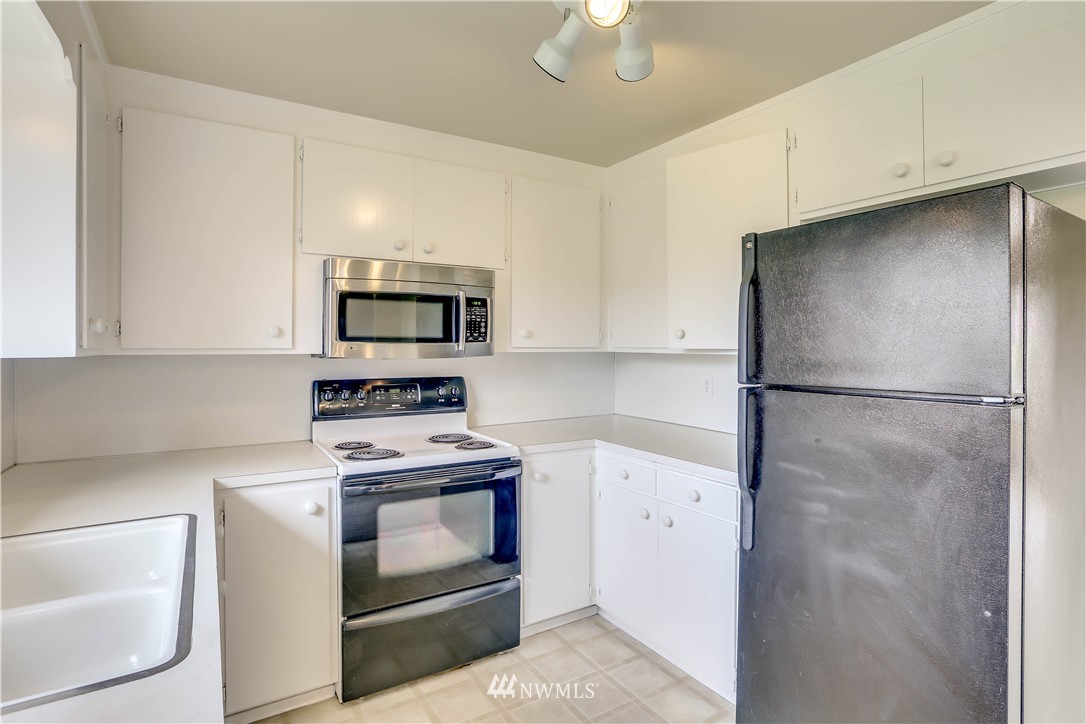 1909 Northeast 14th Street Renton, WA 98056 - Photo 9 of 25 Gallery Image 9