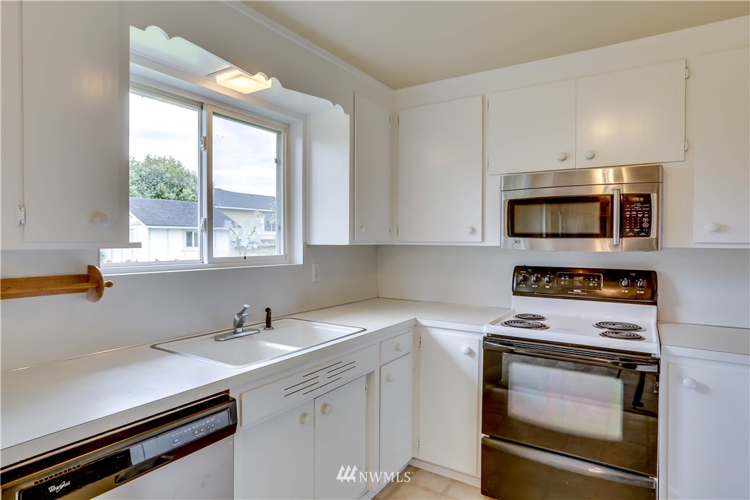 1909 Northeast 14th Street Renton, WA 98056 - Photo 10 of 25 Gallery Image 10