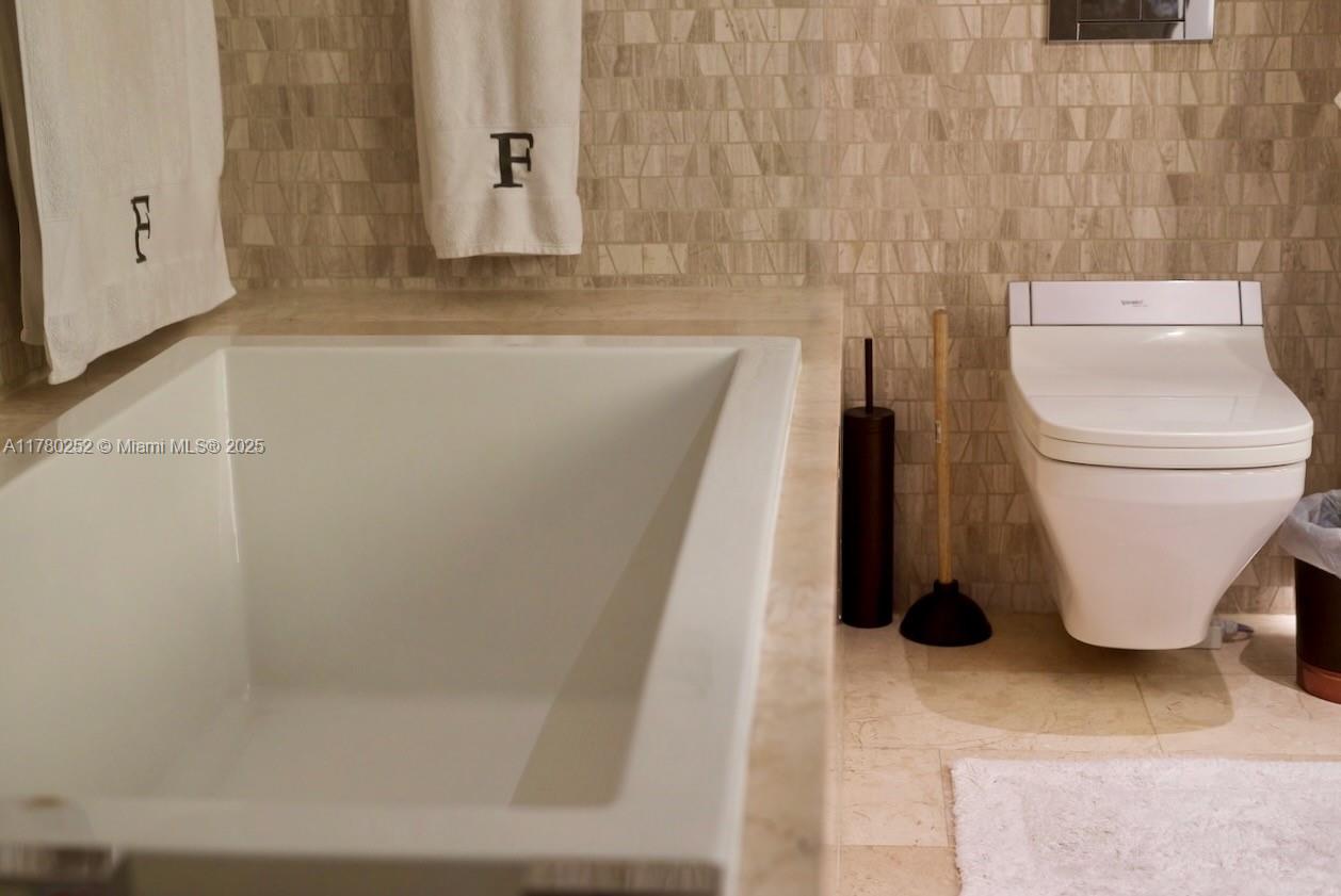 68 Southeast 6th Street, Unit 2001 Miami, FL 33131 - Photo 15 of 22