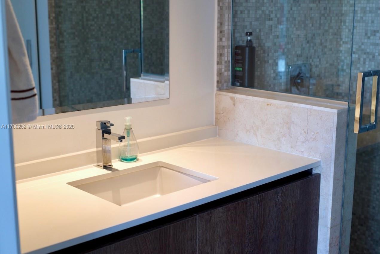 68 Southeast 6th Street, Unit 2001 Miami, FL 33131 - Photo 18 of 22