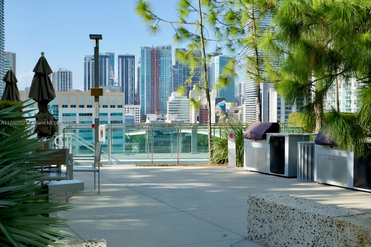 68 Southeast 6th Street, Unit 2001 Miami, FL 33131 - Photo 21 of 22 BBQ area close to the pool