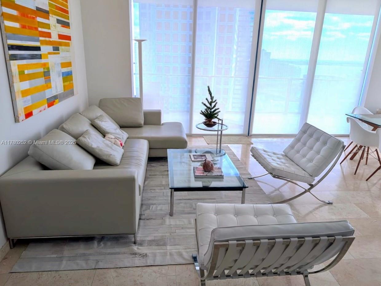 68 Southeast 6th Street, Unit 2001 Miami, FL 33131 - Photo 4 of 22