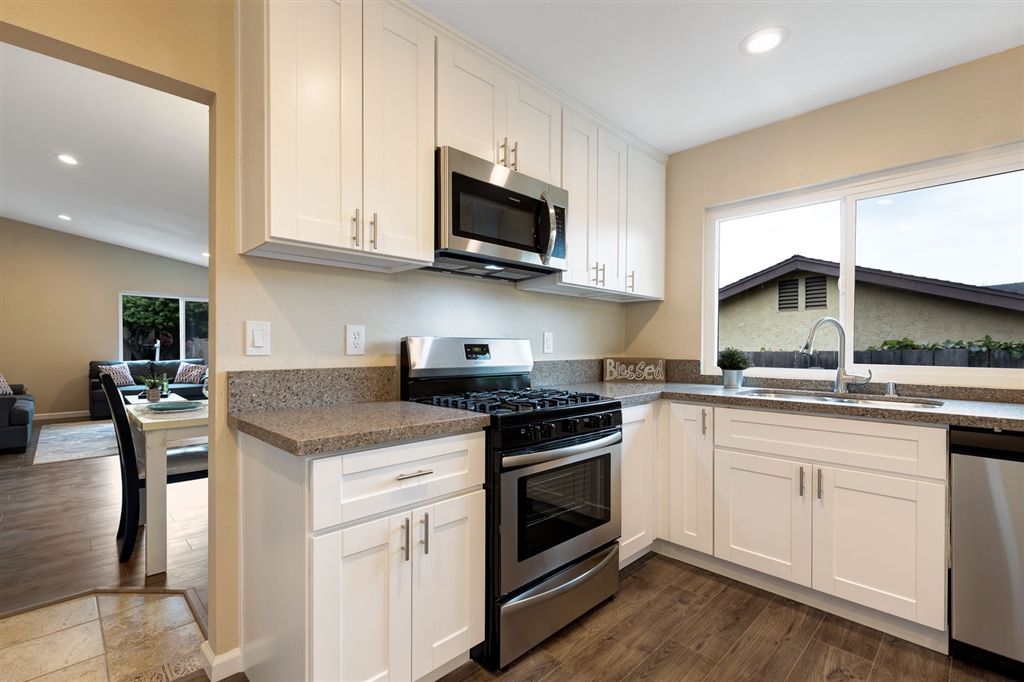 9980 Ledgeside Street Spring Valley, CA 91977 - Photo 5 of 25 Gallery Image 5