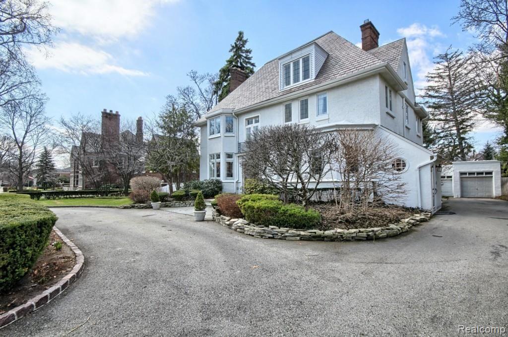 333 Washington Road Grosse Pointe, MI 48230 - Photo 2 of 34 Front 2nd View.jpg