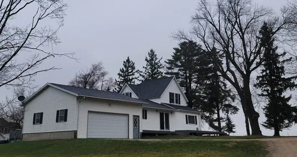$299,000 | 1557 Old Lancaster Road, Platteville, WI 53818