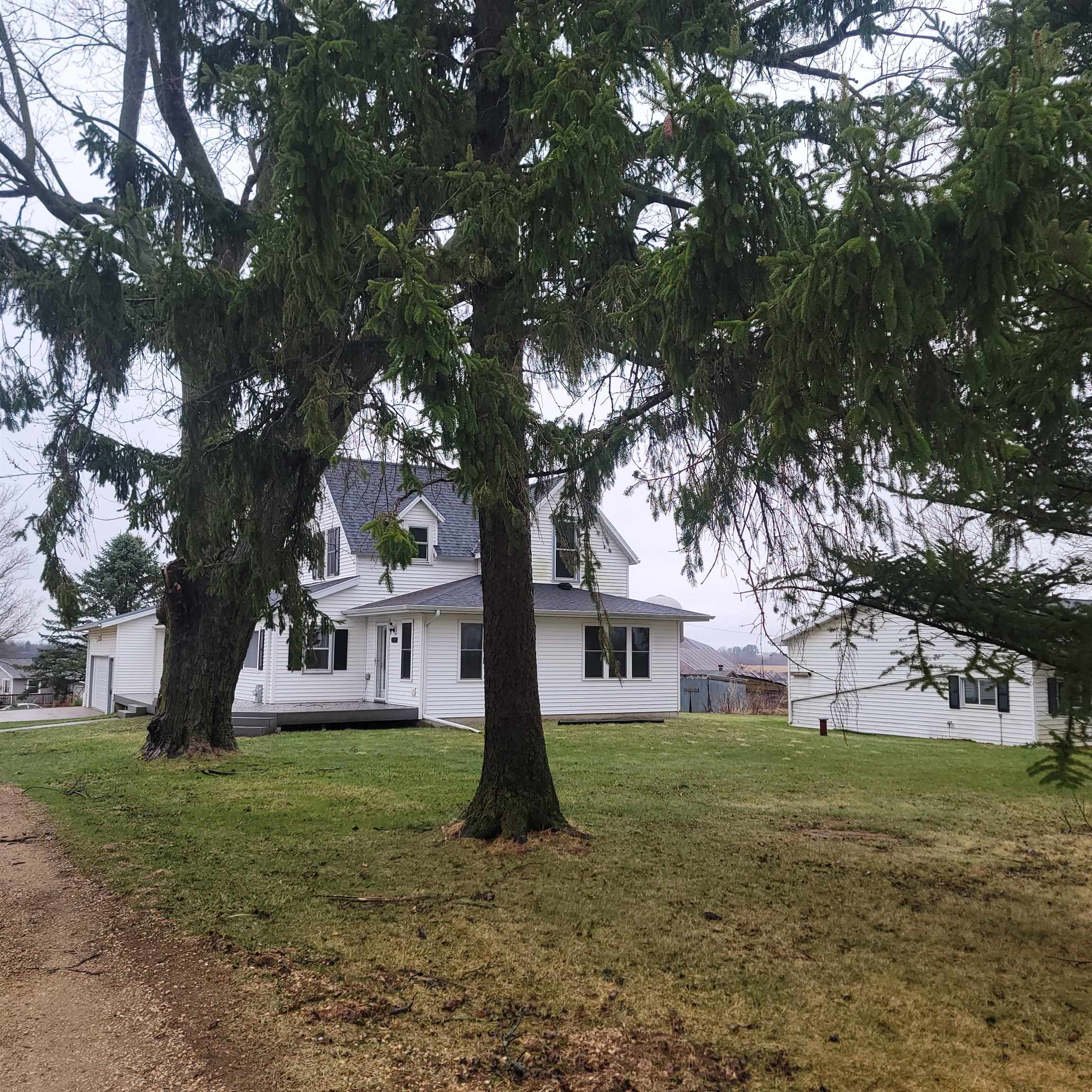 1557 Old Lancaster Road Platteville, WI 53818 - Photo 3 of 66