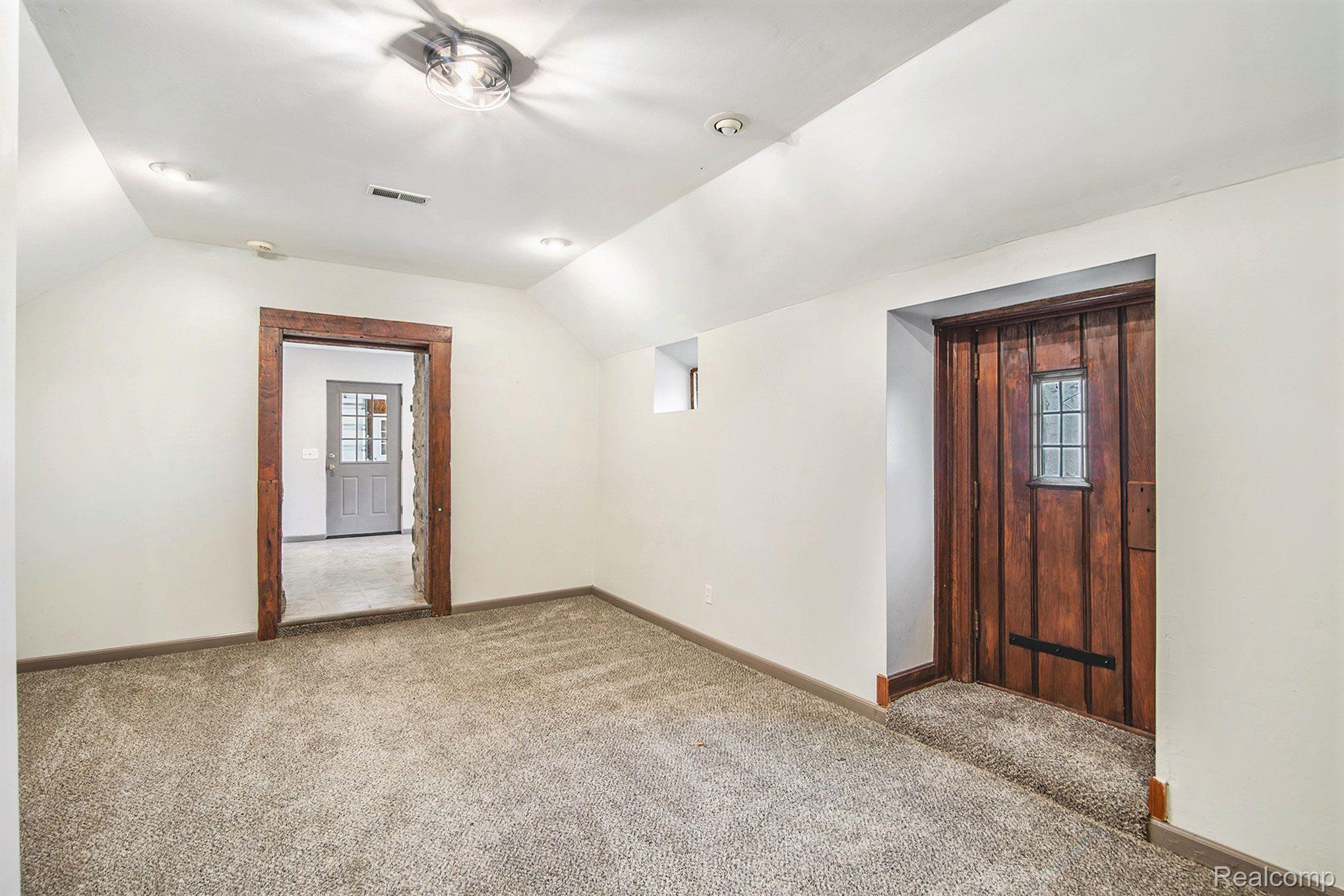 12418 Carpenter Road Flushing, MI 48433 - Photo 17 of 36 Gallery Image 17