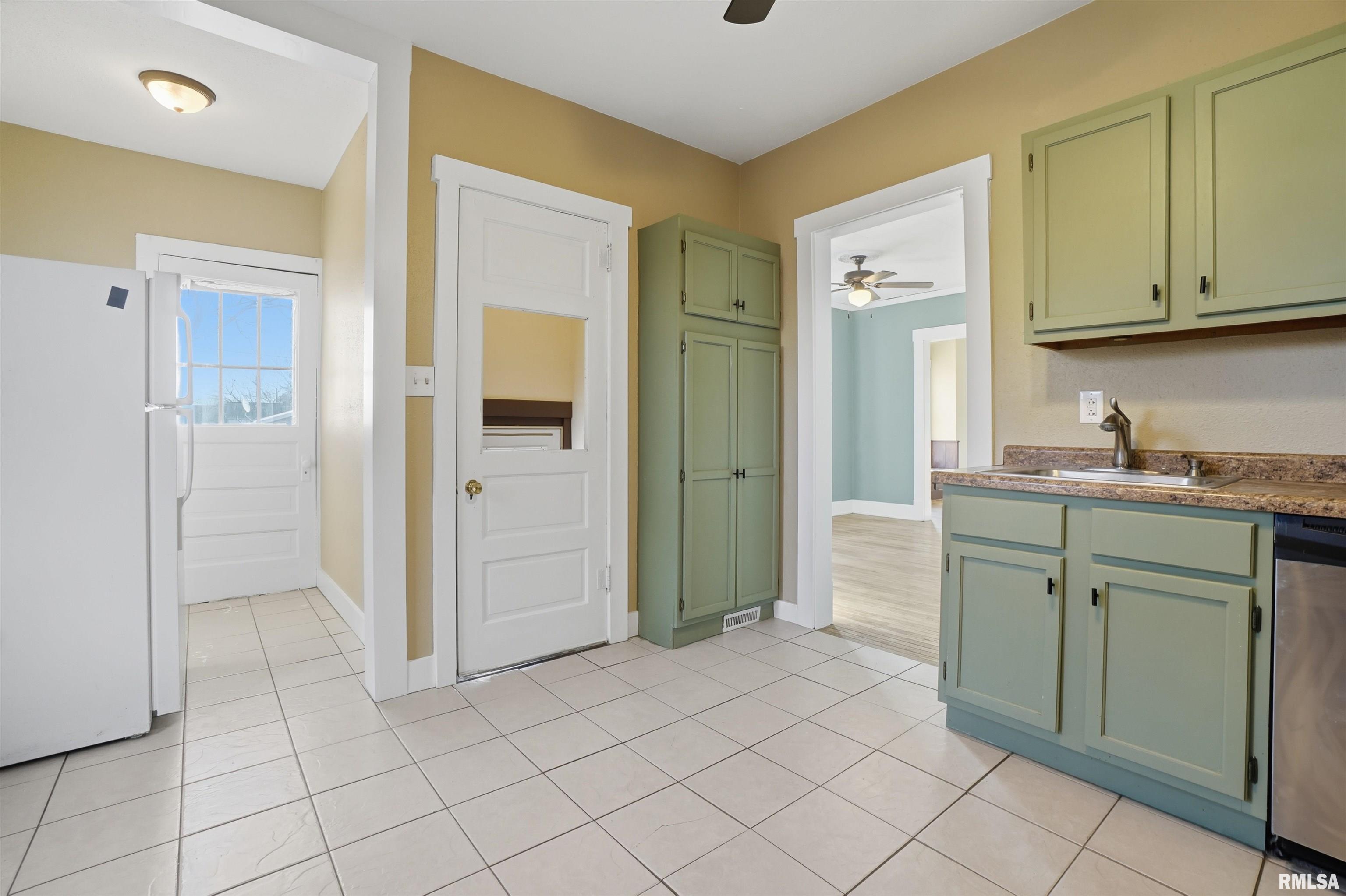 509 West Fort Street Farmington, IL 61531 - Photo 7 of 29