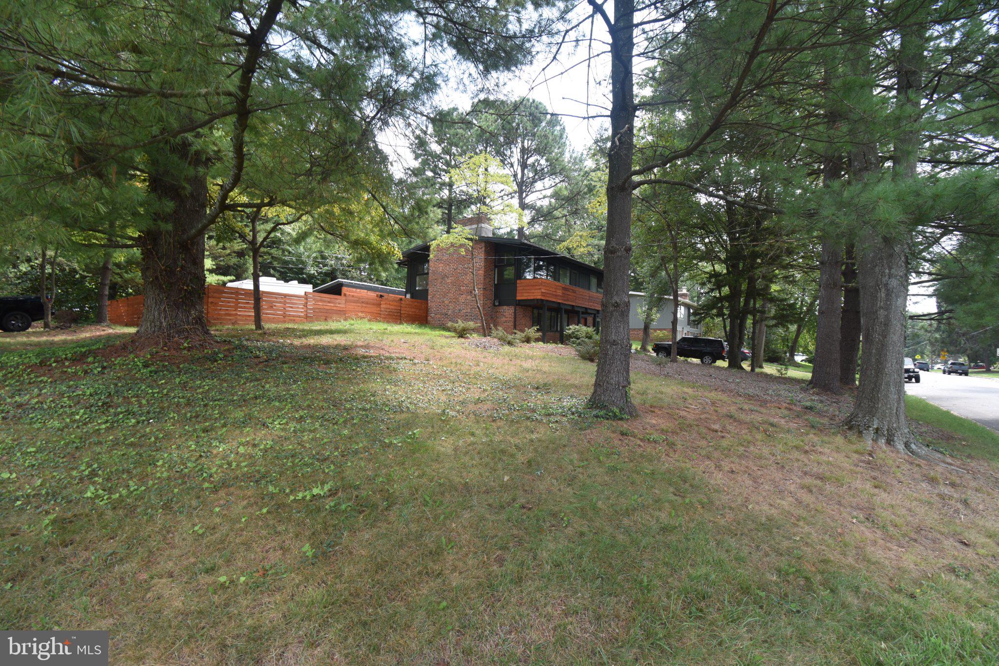 2901 Pine Spring Road Falls Church, VA 22042 - Photo 23 of 24 Second driveway side