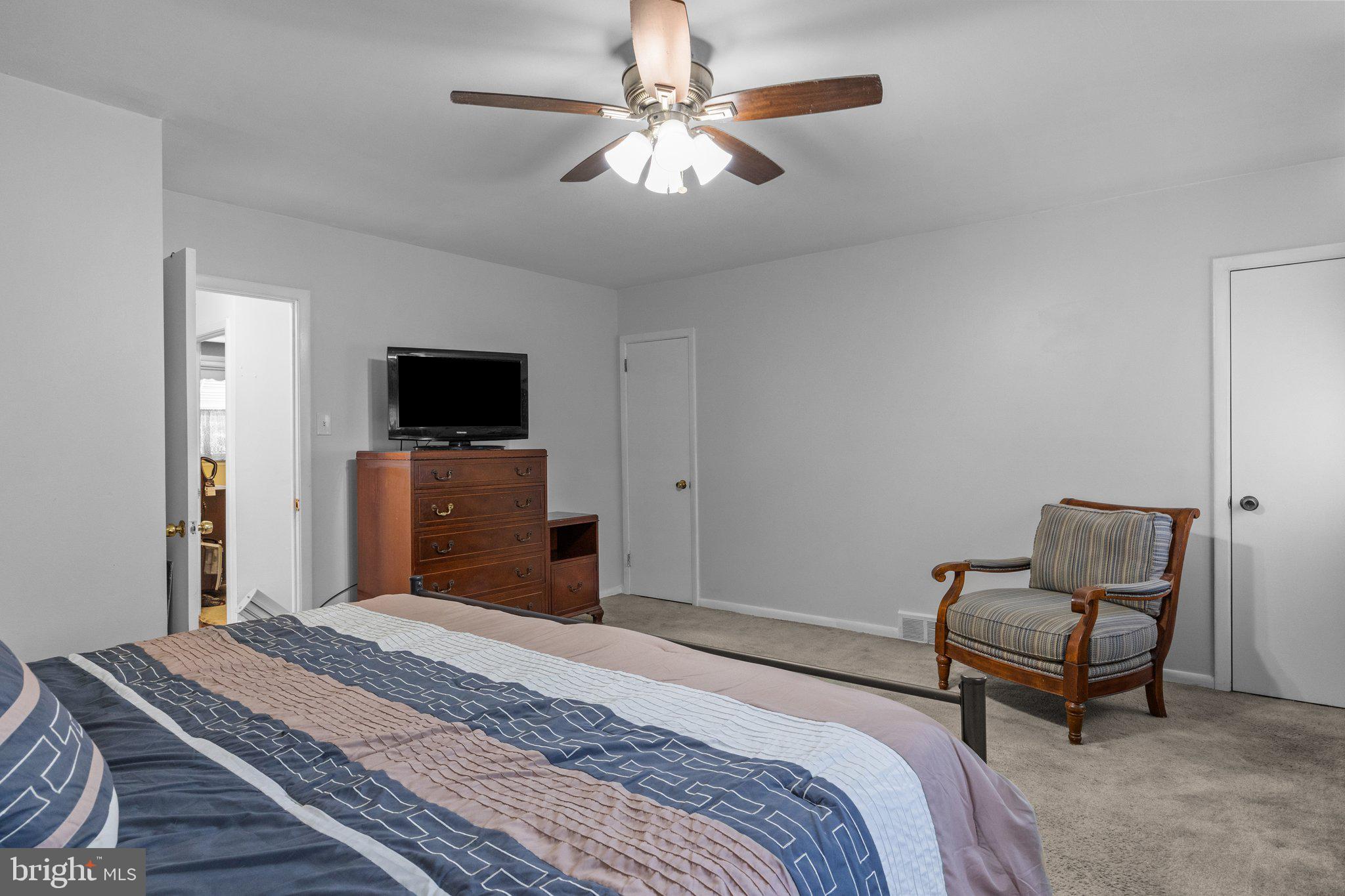 11878 Basile Road Philadelphia, PA 19154 - Photo 17 of 33 Gallery Image 17