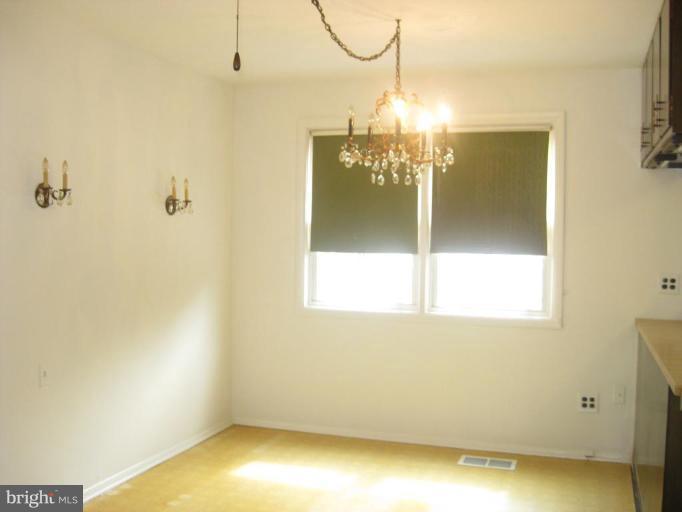 4273 Labyrinth Road Baltimore, MD 21215 - Photo 3 of 13 Dining Room