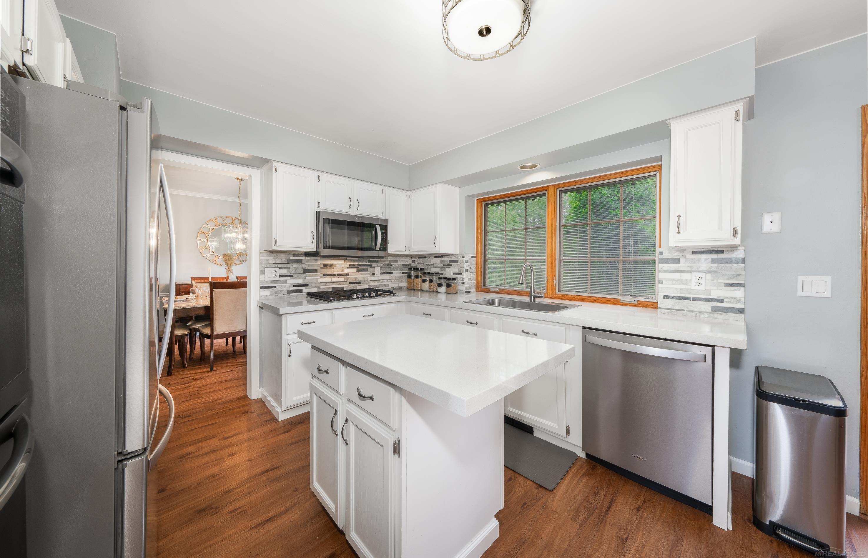 1178 Thames Drive Rochester, MI 48307 - Photo 8 of 39 50147454-d3d763a3-c80c-482e-ac38-fb669d63c6d5.JPG
