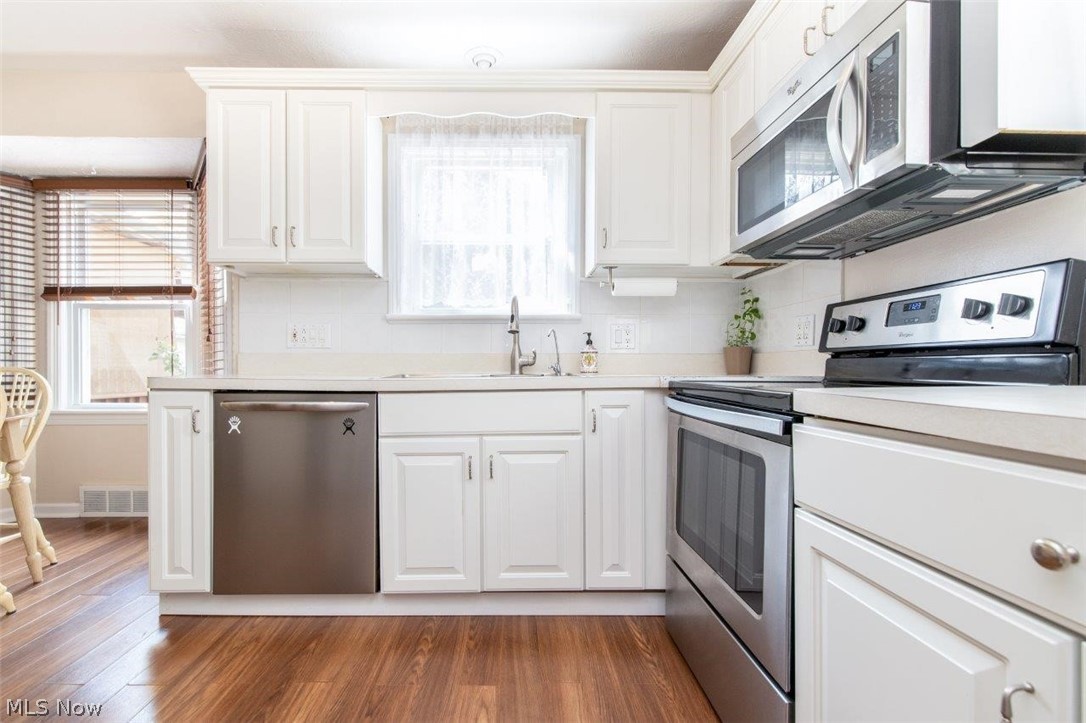 5288 Edenhurst Road Cleveland, OH 44124 - Photo 12 of 35