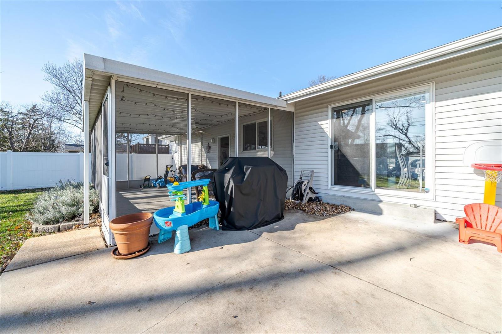 366 Messina Drive Ballwin, MO 63021 - Photo 4 of 41