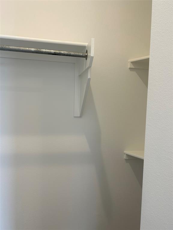 1946 Chestnut Pk Lane Shreveport, LA 71106 - Photo 14 of 23 View of walk in closet