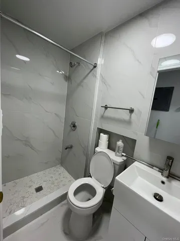 $3,500 | 198-01 56th Avenue | Auburndale