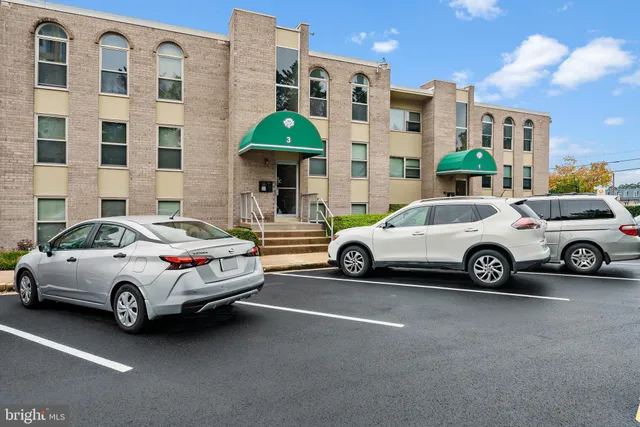 $215,000 | 3 Canterbury Square, Unit 402, Alexandria, VA 22304