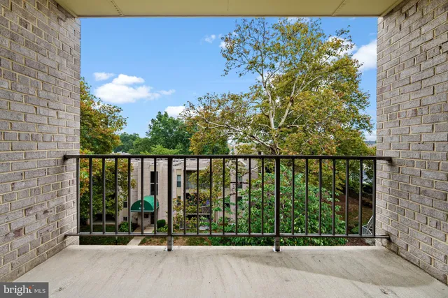 $215,000 | 3 Canterbury Square, Unit 402, Alexandria, VA 22304