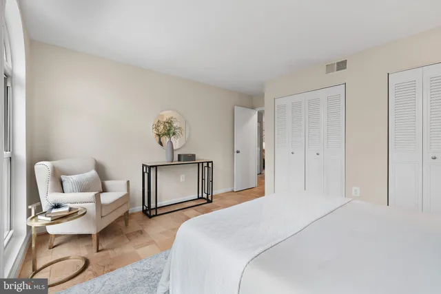 $215,000 | 3 Canterbury Square, Unit 402, Alexandria, VA 22304
