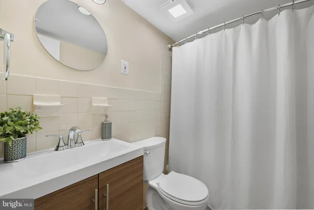 $215,000 | 3 Canterbury Square, Unit 402, Alexandria, VA 22304