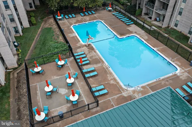 $215,000 | 3 Canterbury Square, Unit 402, Alexandria, VA 22304
