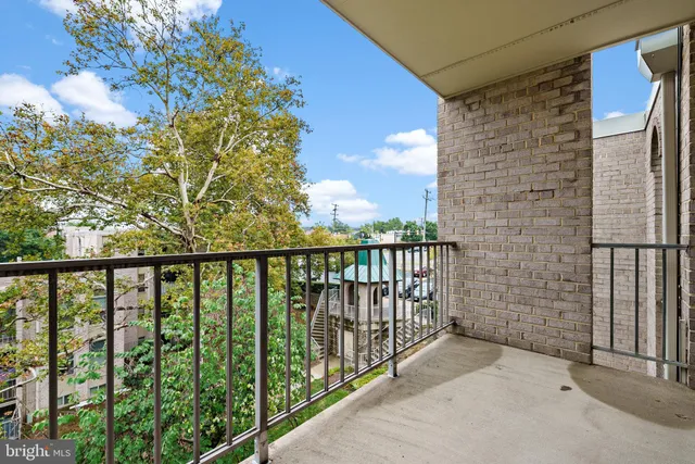 $215,000 | 3 Canterbury Square, Unit 402, Alexandria, VA 22304