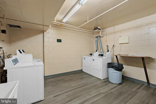 $215,000 | 3 Canterbury Square, Unit 402, Alexandria, VA 22304