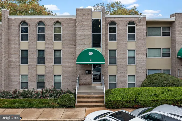 $215,000 | 3 Canterbury Square, Unit 402, Alexandria, VA 22304