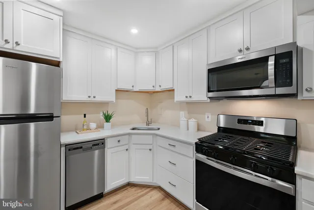 $215,000 | 3 Canterbury Square, Unit 402, Alexandria, VA 22304