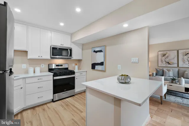 $215,000 | 3 Canterbury Square, Unit 402, Alexandria, VA 22304