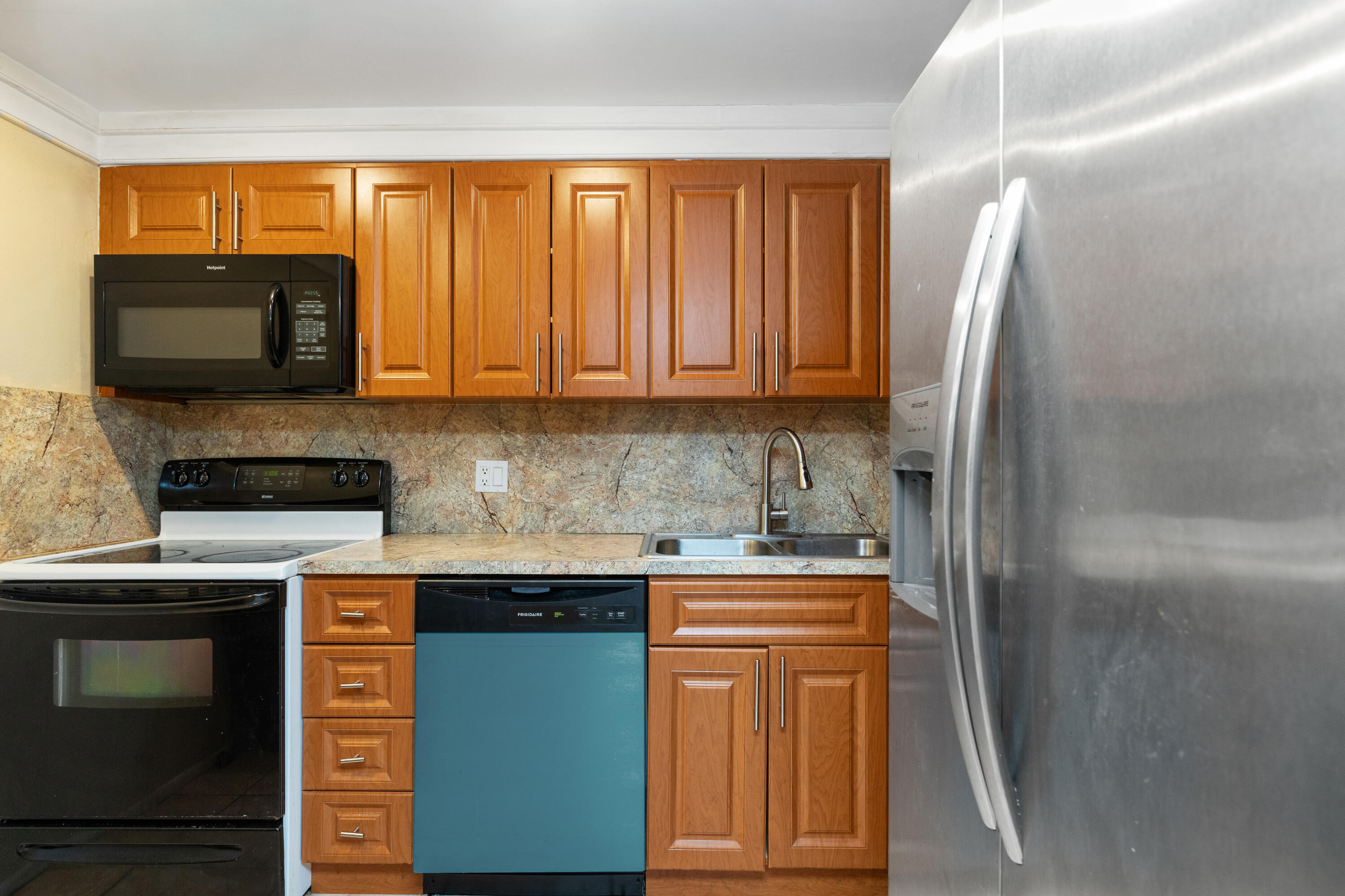 3710 Inverrary Drive, Unit 2G Lauderhill, FL 33319 - Photo 5 of 42 1I6A3322