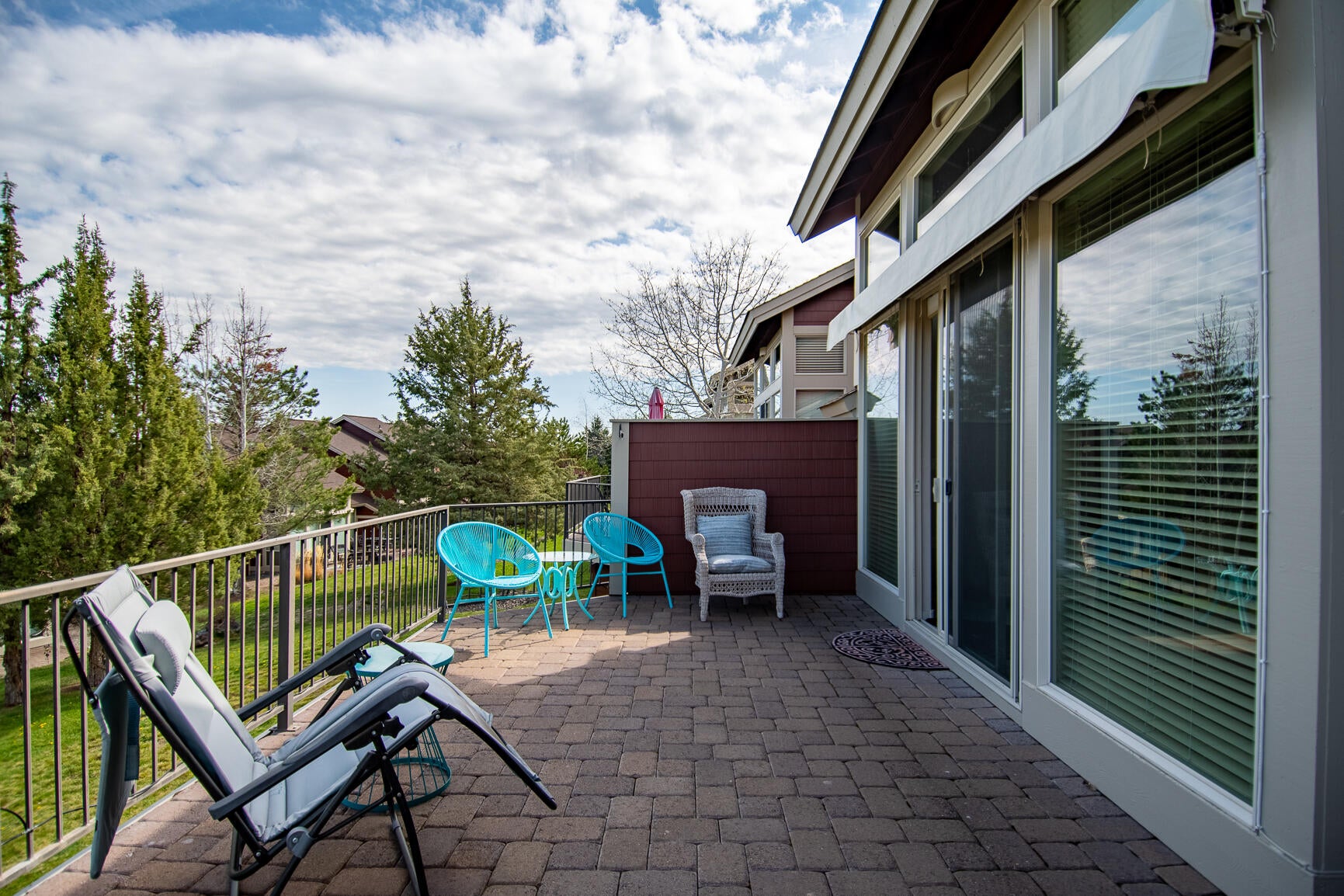 10830 Village Loop Redmond, OR 97756 - Photo 23 of 37 Paver Back Deck