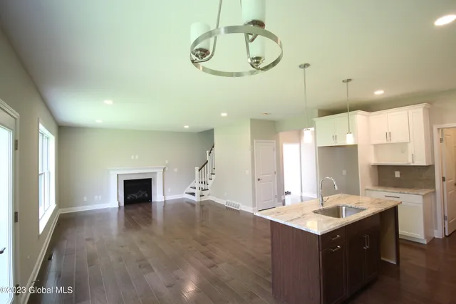 $680,000 | 15 A Wyatt's Way, Clifton Park, NY 12065