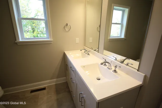 $680,000 | 15 A Wyatt's Way, Clifton Park, NY 12065