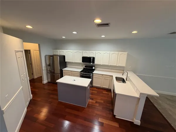 $3,500 | 10132 Downey Lane, Tampa, FL 33626