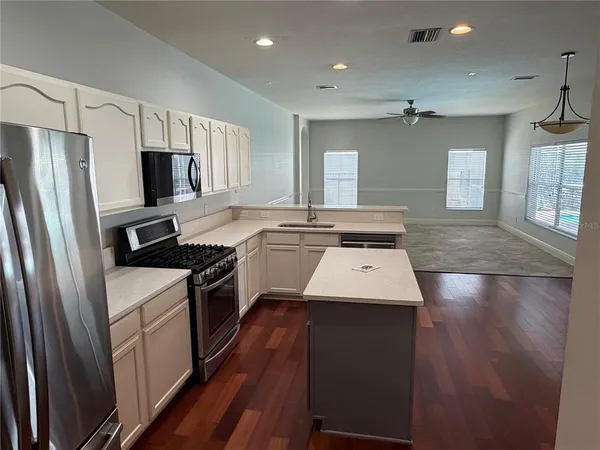 $3,500 | 10132 Downey Lane, Tampa, FL 33626