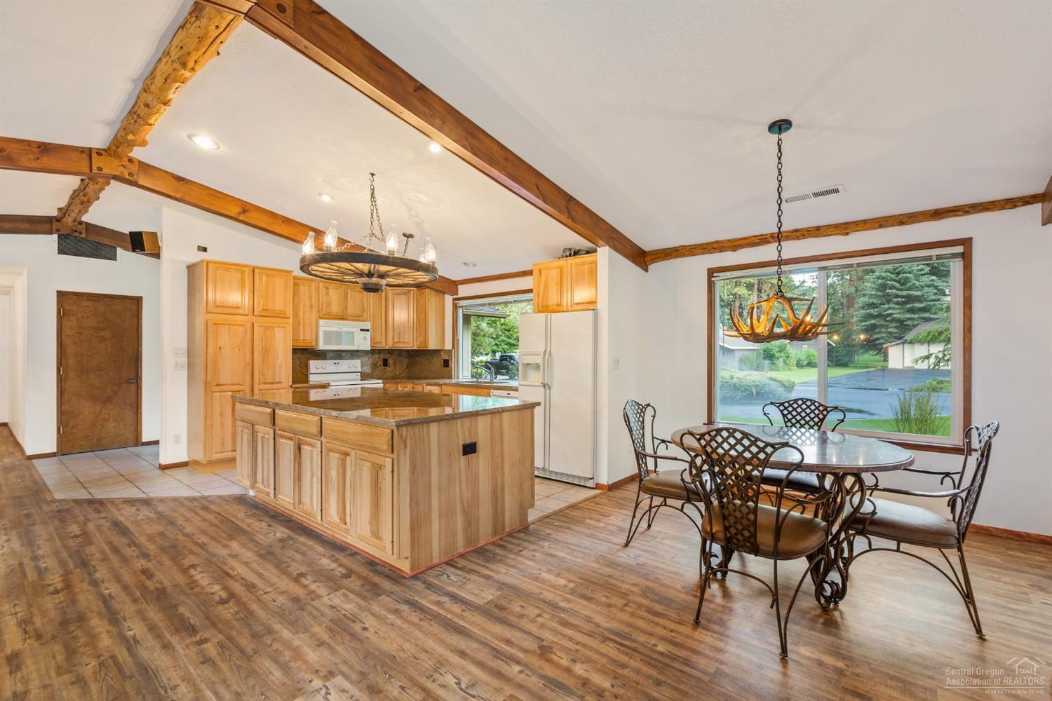 20372 Strawline Road Bend, OR 97702 - Photo 5 of 23 Additional Photo