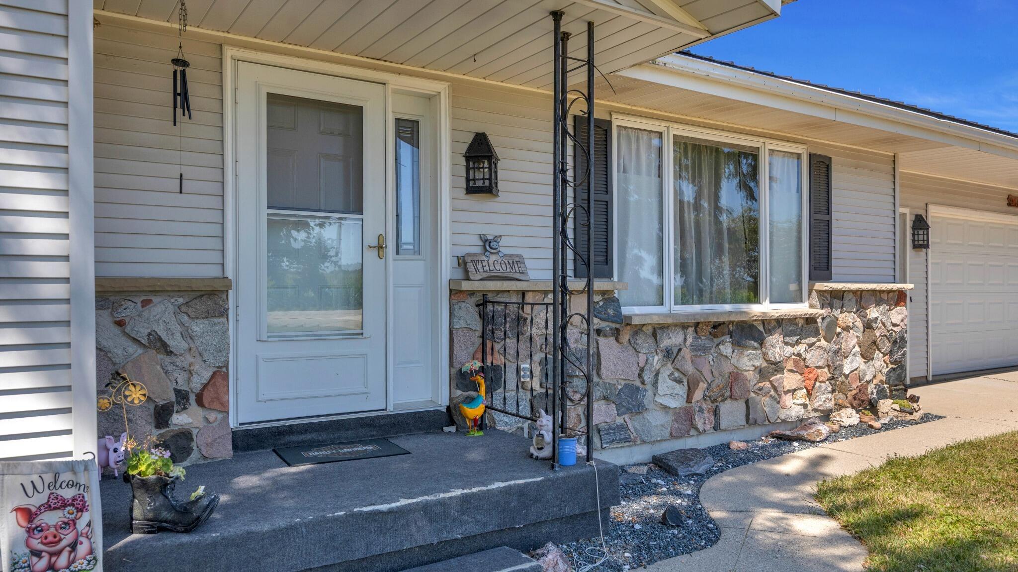 6973 Kenyon Road Byron, WI 53065 - Photo 7 of 28 Front Entry - W6973 Kenyon Road, Oak Cre