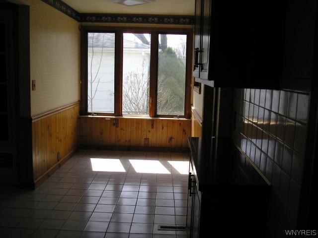 447 Ward Road North Tonawanda, NY 14120 - Photo 7 of 12 Kitchen Eating area