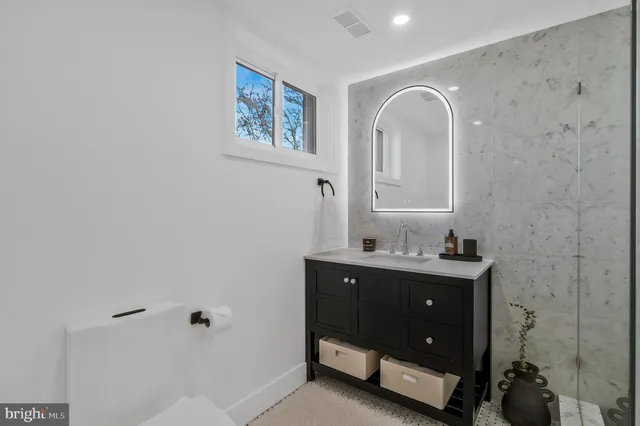 $5,500 | 6810 Weaver Avenue, McLean, VA 22101