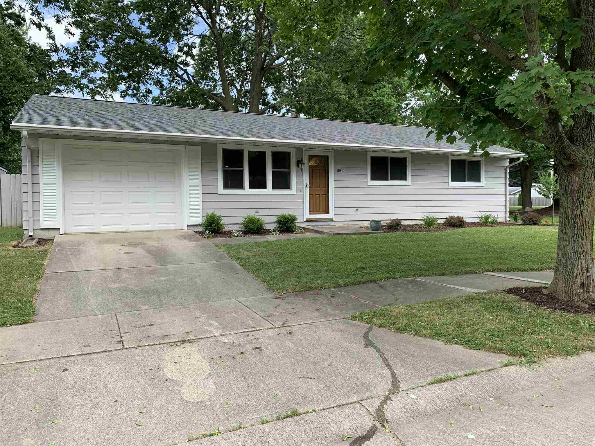 5910 Shell Drive Fort Wayne, IN 46835 - Photo 1 of 25
