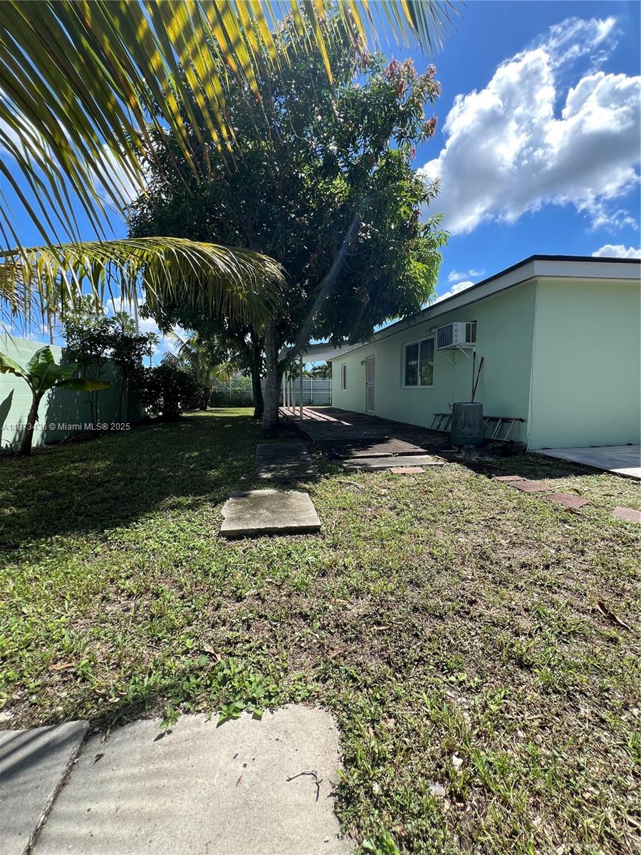 10315 Southwest 152nd Terrace Miami, FL 33157 - Photo 11 of 12