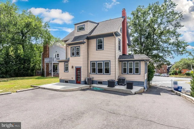 $1,239,000 | 2629 Washington Boulevard, Arlington, VA 22201